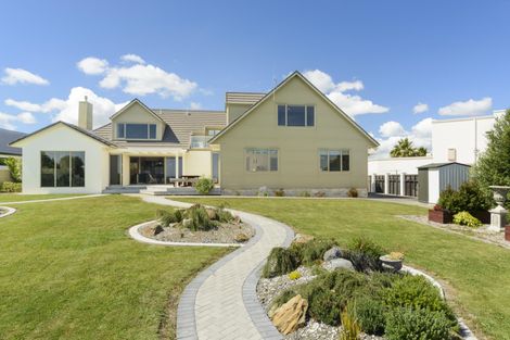 Photo of property in 27 The Strand, Fitzherbert, Palmerston North, 4410