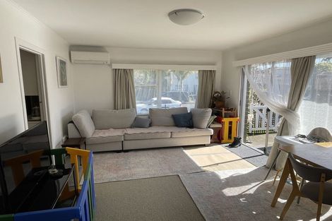 Photo of property in 26 Evelyn Place, Hillcrest, Auckland, 0627
