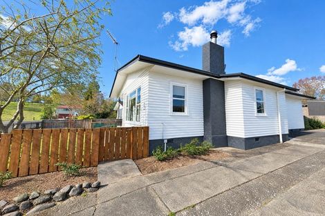 Photo of property in 5 Limbrick Street, Waipawa, 4210