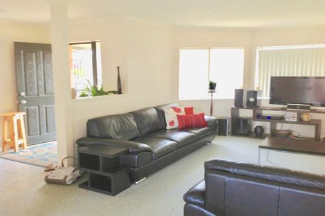 Photo of property in 18 Glen Bay Close, Pinehill, Auckland, 0632