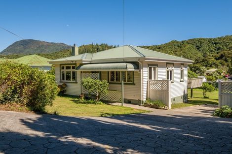 Photo of property in 139 Waikawa Road, Picton, 7220