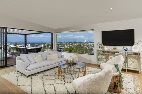 Photo of property in 20 Parr Terrace, Castor Bay, Auckland, 0620