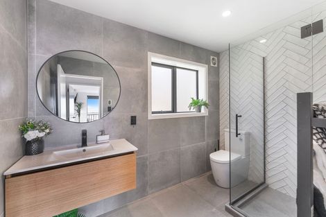 Photo of property in 2/80 Mccormacks Bay Road, Mount Pleasant, Christchurch, 8081