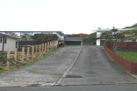 Photo of property in 33b Edgecombe Street, Newlands, Wellington, 6037