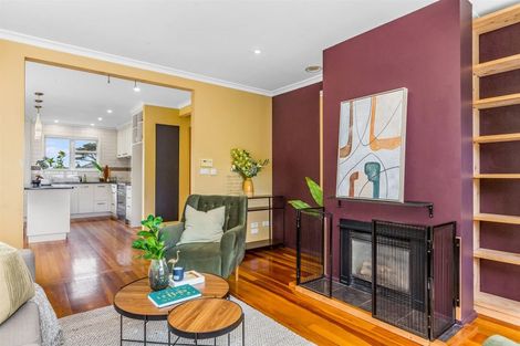 Photo of property in 60 Taylor Terrace, Tawa, Wellington, 5028