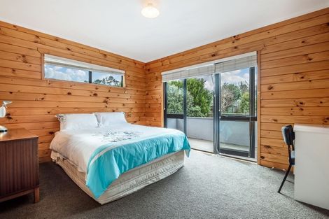 Photo of property in 2/6 Stoneleigh Court, Sunnynook, Auckland, 0632