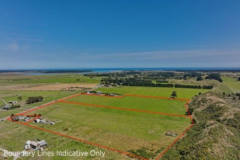 Photo of property in 22 Foxton Beach Road, Foxton, 4891