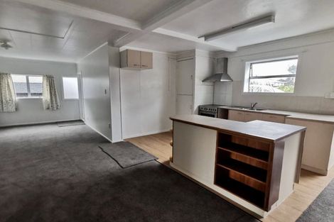 Photo of property in 51 Archibald Road, Kelston, Auckland, 0602