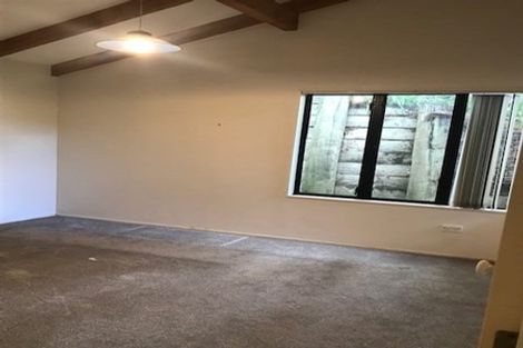 Photo of property in 7 Stitchbird Close, Murrays Bay, Auckland, 0630