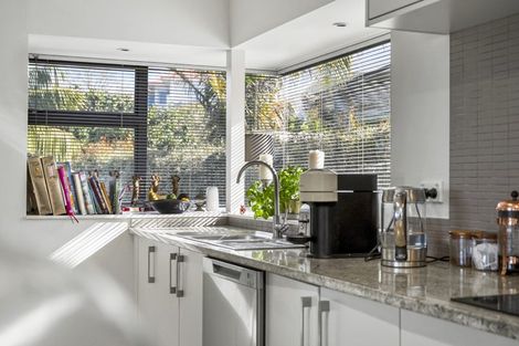 Photo of property in 2/16 Law Street, Torbay, Auckland, 0630