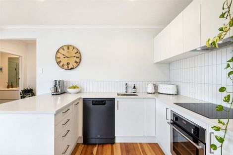 Photo of property in 42 Matipo Road, Mairangi Bay, Auckland, 0630