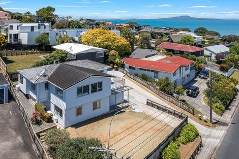 Photo of property in 1/525 Beach Road, Murrays Bay, Auckland, 0630