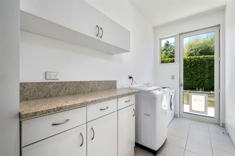 Photo of property in 16 Urquhart Place, Wanaka, 9305