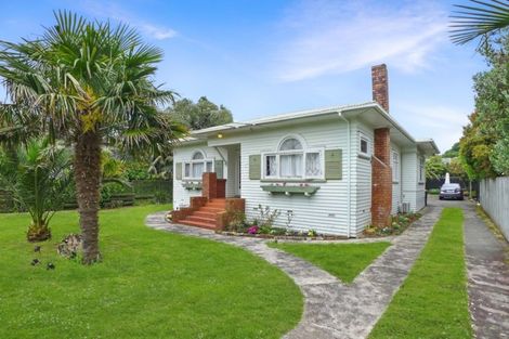 Photo of property in 32 Queensway, Three Kings, Auckland, 1024