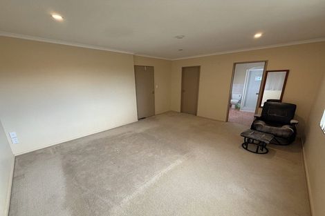 Photo of property in 7a Boeing Place, Goodwood Heights, Auckland, 2105