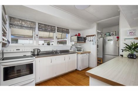 Photo of property in 94 Kitchener Road, Waiuku, 2123