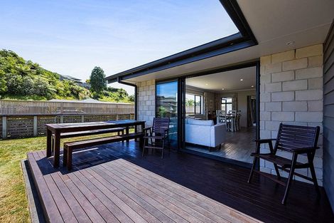 Photo of property in 2 Pipitea Place, Whalers Gate, New Plymouth, 4310