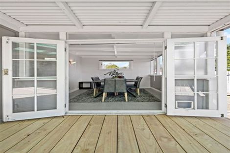 Photo of property in 140 Don Buck Road, Massey, Auckland, 0614