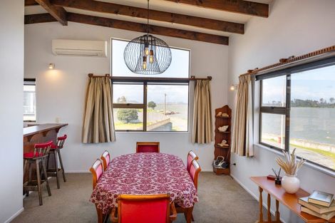 Photo of property in 1 Hartley Street, Foxton Beach, Foxton, 4815