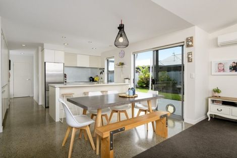 Photo of property in 23 Butterworth Crescent, Papamoa Beach, Papamoa, 3118