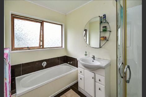 Photo of property in 12 Huber Street, Weymouth, Auckland, 2103