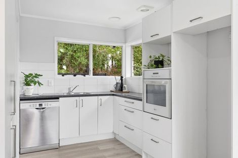 Photo of property in 2/12 Mahuta Grove, Northcote, Auckland, 0627