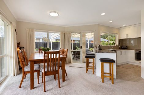 Photo of property in 10 Larisa Grove, Papamoa Beach, Papamoa, 3118