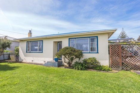 Photo of property in 20 Egmont Street, Castlecliff, Whanganui, 4501