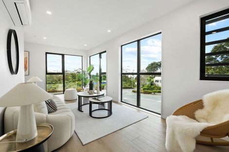 Photo of property in 1/1090 Beach Road, Torbay, Auckland, 0630