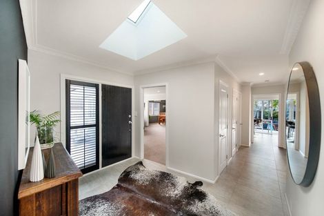 Photo of property in 11 The Anchorage, Sunnyhills, Auckland, 2010