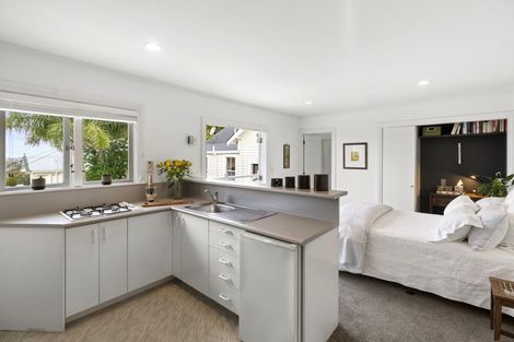 Photo of property in 30 Maritime Terrace, Birkenhead, Auckland, 0626