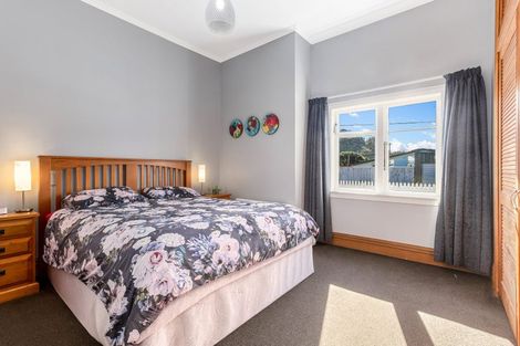 Photo of property in 39 Humber Street, Island Bay, Wellington, 6023
