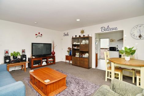 Photo of property in 2/144a Pages Road, Wainoni, Christchurch, 8061