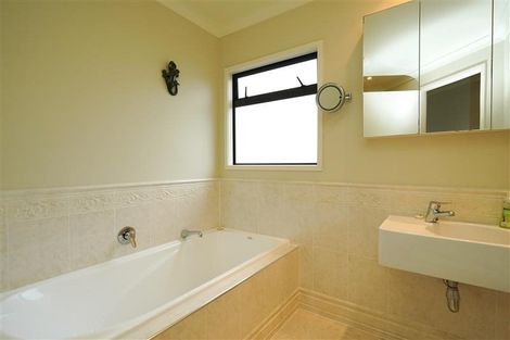 Photo of property in 61c Stanley Road, Stanley Point, Auckland, 0624