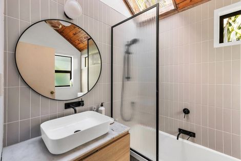 Photo of property in 16 Mahoe Road, Titirangi, Auckland, 0604