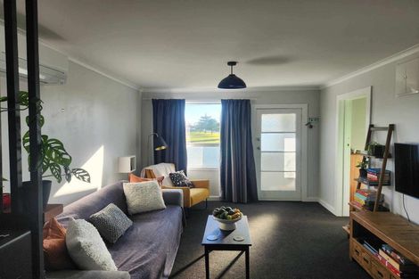 Photo of property in 2 Dawick Street, Foxton Beach, Foxton, 4815