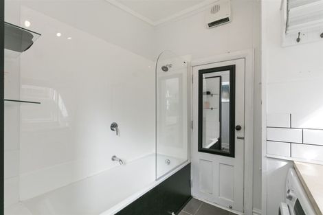 Photo of property in 11 Royal Street, Berhampore, Wellington, 6023