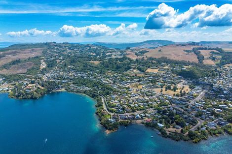 Photo of property in 100 Loch Views Road, Acacia Bay, Taupo, 3385