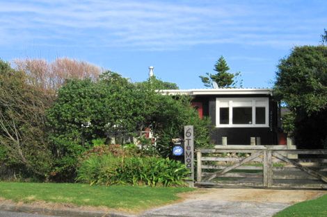 Photo of property in 6 Te Moana Road, Waikanae Beach, Waikanae, 5036