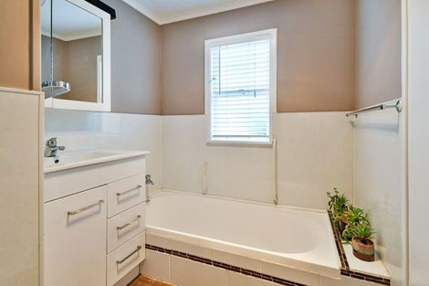 Photo of property in 131 Sykes Road, Weymouth, Auckland, 2103