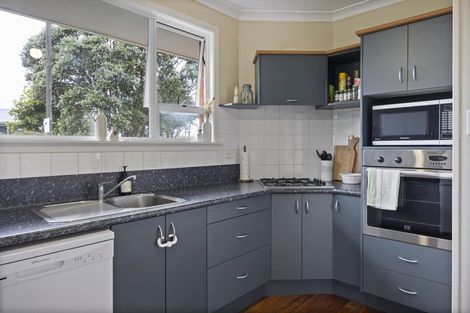 Photo of property in 2 Hood Place, Spotswood, New Plymouth, 4310