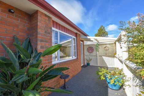 Photo of property in 72 Pembroke Street, Carterton, 5713