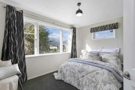 Photo of property in 121 Wellington Road, Wainuiomata, Lower Hutt, 5014