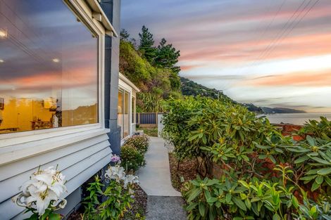 Photo of property in 409 Marine Drive, Mahina Bay, Lower Hutt, 5013