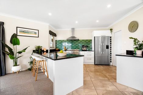 Photo of property in 92 Eskridge Drive, Eskdale, Napier, 4182