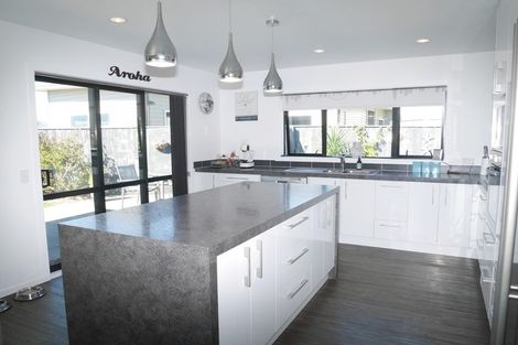 Photo of property in 10 Patterson Lane, Raumati Beach, Paraparaumu, 5032