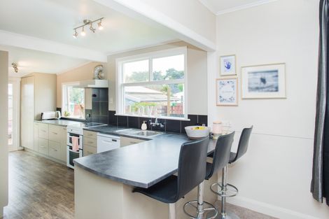 Photo of property in 27 Disraeli Street, Gisborne, 4010