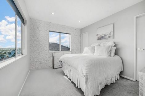 Photo of property in 62 Keri Vista Rise, Papakura, 2110