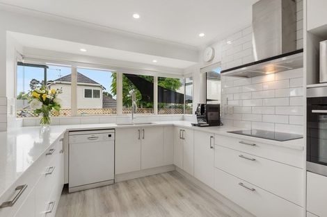 Photo of property in 1/270 Cascades Road, Botany Downs, Auckland, 2010