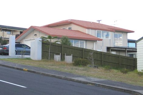 Photo of property in 4 Worthington Place, West Harbour, Auckland, 0618